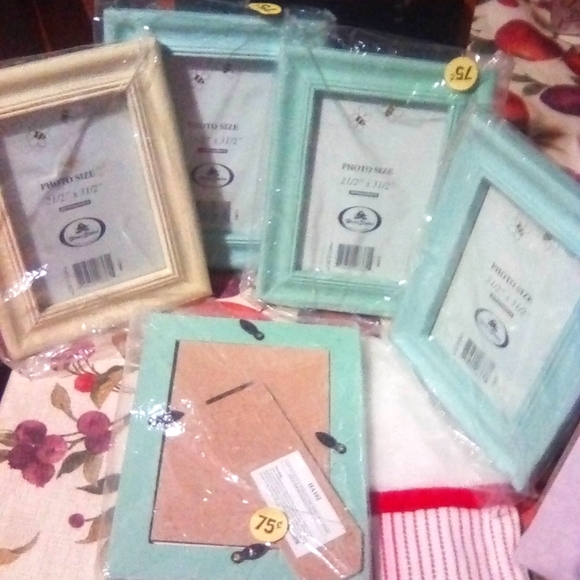 Ladies,Mens, Clothing,Shoes, Athletic and dressy, Home decor, Jewelry, Vintage 2 - Picture 1 of 17